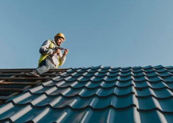 Comparing Asphalt Shingles vs. Metal Roofing - Roofs By Warren